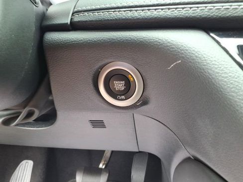 Used 2025 Chrysler Pacifica Limited image 20