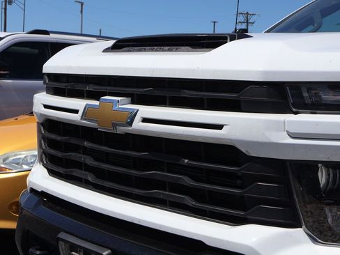 Used 2024 Chevrolet Silverado 2500 Custom w/ Custom Value Package AWD/4WD image 2