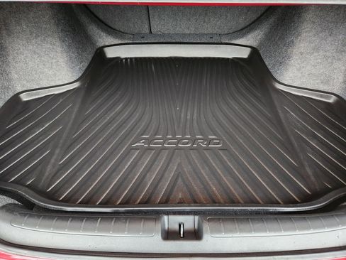 Used 2018 Honda Accord EX image 31