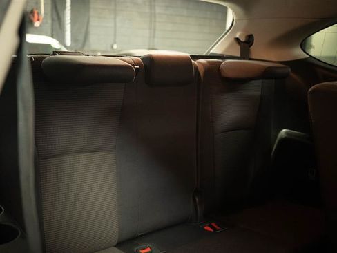 Used 2021 Toyota Highlander LE AWD/4WD image 19