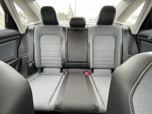 Used 2025 Volkswagen Jetta SE image 38