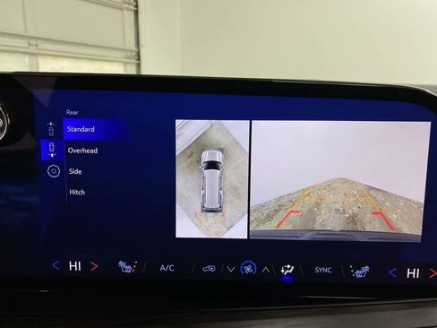 Used 2025 Chevrolet Suburban Z71 image 25