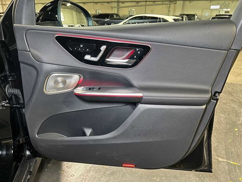 Used 2025 Mercedes-Benz GLC 300 4MATIC image 10