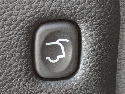 Used 2018 Jeep Grand Cherokee Altitude RWD image 13