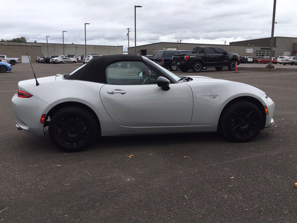 Used 2019 MAZDA MX-5 Miata Sport RWD image 8