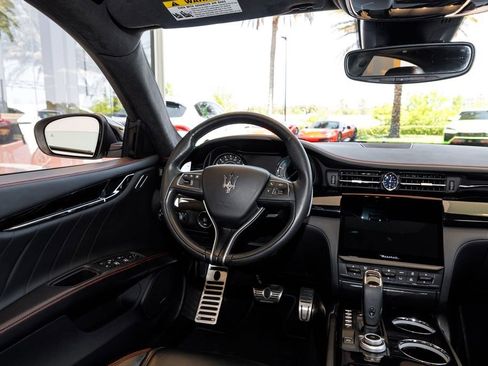 Used 2022 Maserati Quattroporte Modena RWD image 19