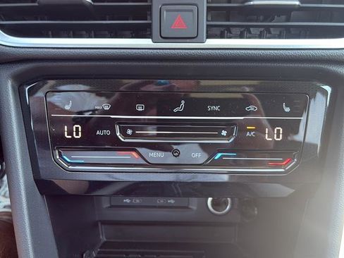 New 2025 Volkswagen Taos SE image 22