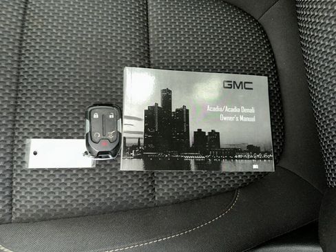 Certified 2022 GMC Acadia SLE w/ Driver Convenience Package image 18