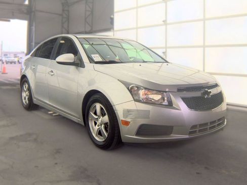 Used 2013 Chevrolet Cruze LT FWD image 3