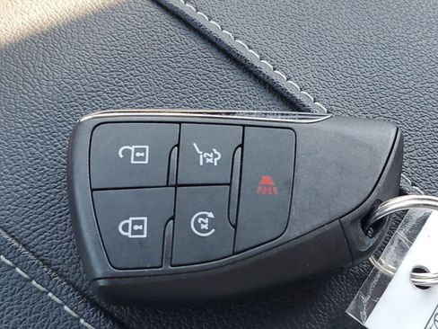 Used 2025 Chevrolet Traverse LT image 39