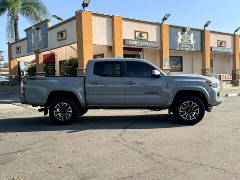 Used 2021 Toyota Tacoma TRD Sport w/ Technology Package RWD image 4