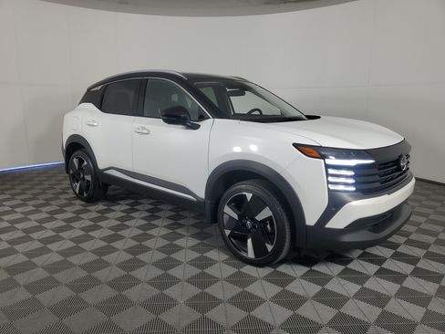 Used 2026 Nissan Kicks SR FWD image 2
