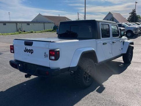 Used 2021 Jeep Gladiator Overland AWD/4WD image 6