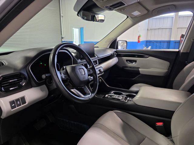 Used 2024 Honda Pilot Touring image 23