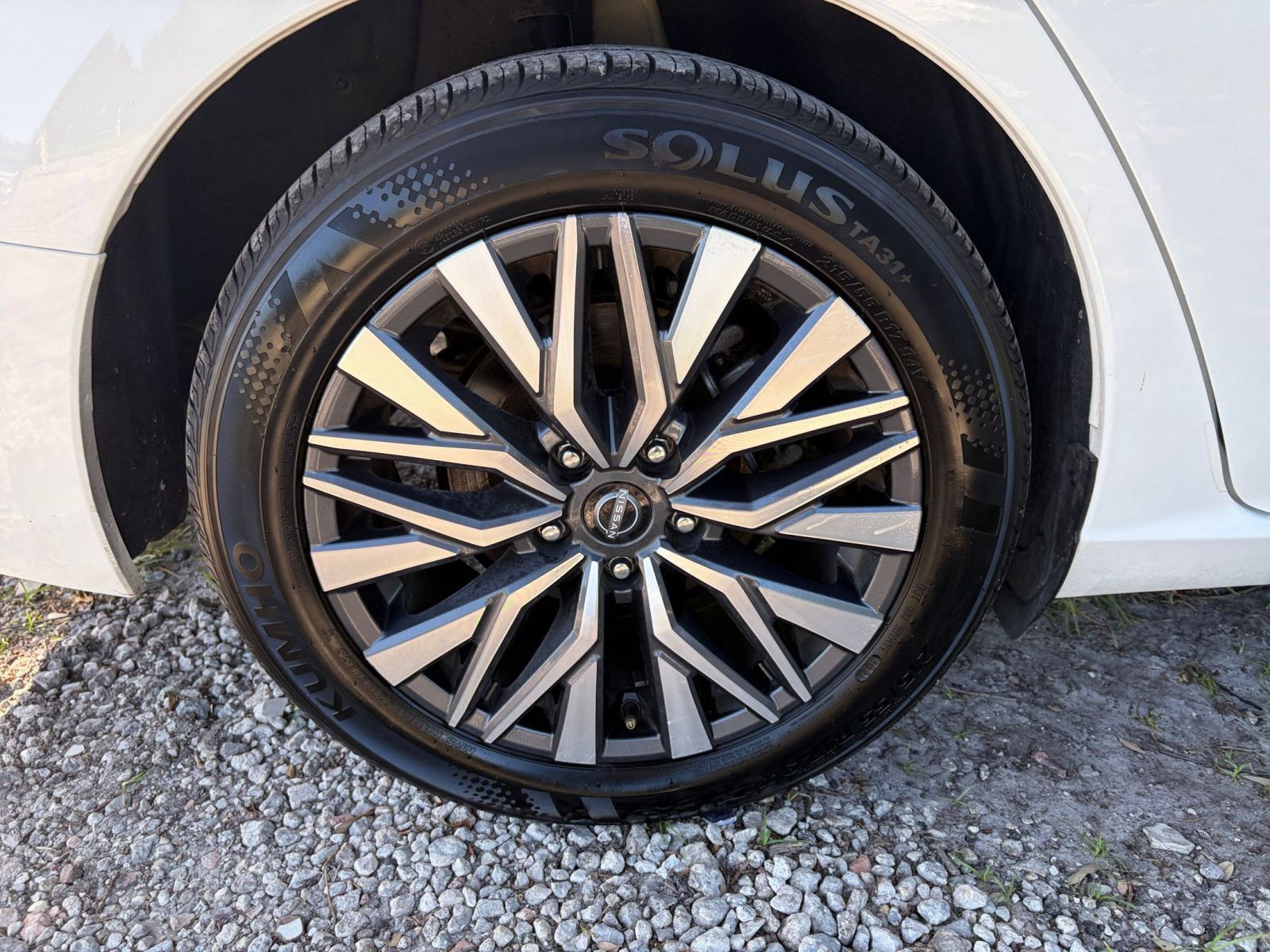 Used 2025 Nissan Altima 2.5 SV FWD image 28