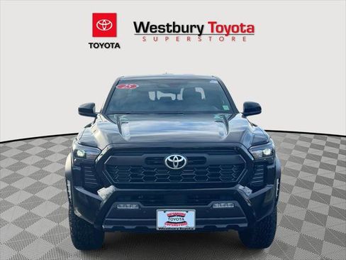 Certified 2025 Toyota Tacoma TRD Off-Road image 3