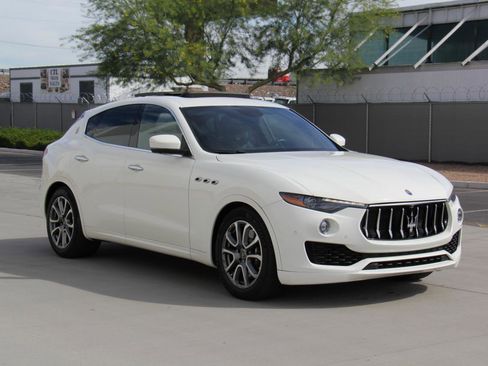 Used 2020 Maserati Levante S image 3