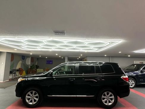 Used 2013 Toyota Highlander SE image 3