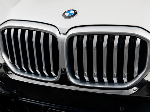 Used 2024 BMW X5 sDrive40i w/ M Sport Package image 4