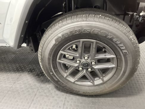 Used 2024 Jeep Gladiator Sport image 27