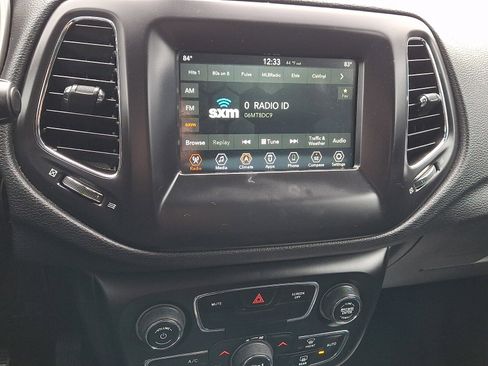 Used 2019 Jeep Compass Latitude image 16