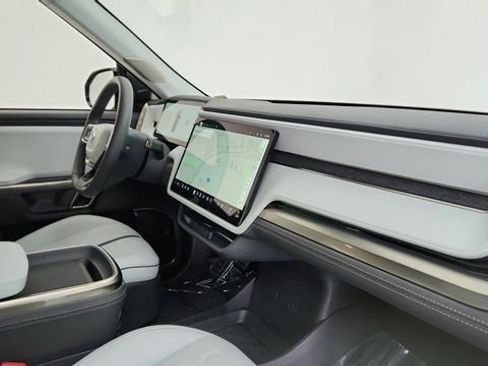 Used 2024 Rivian R1S Adventure image 43