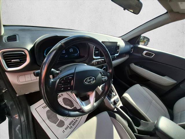 Used 2023 Hyundai Venue SEL FWD image 10