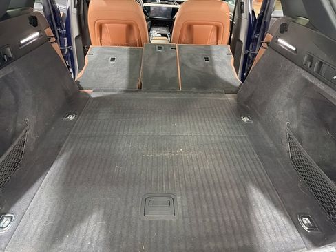 Used 2022 Audi e-tron Premium w/ Convenience Plus Package image 28