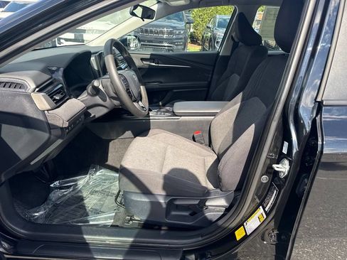 Used 2025 Toyota Camry LE FWD image 9