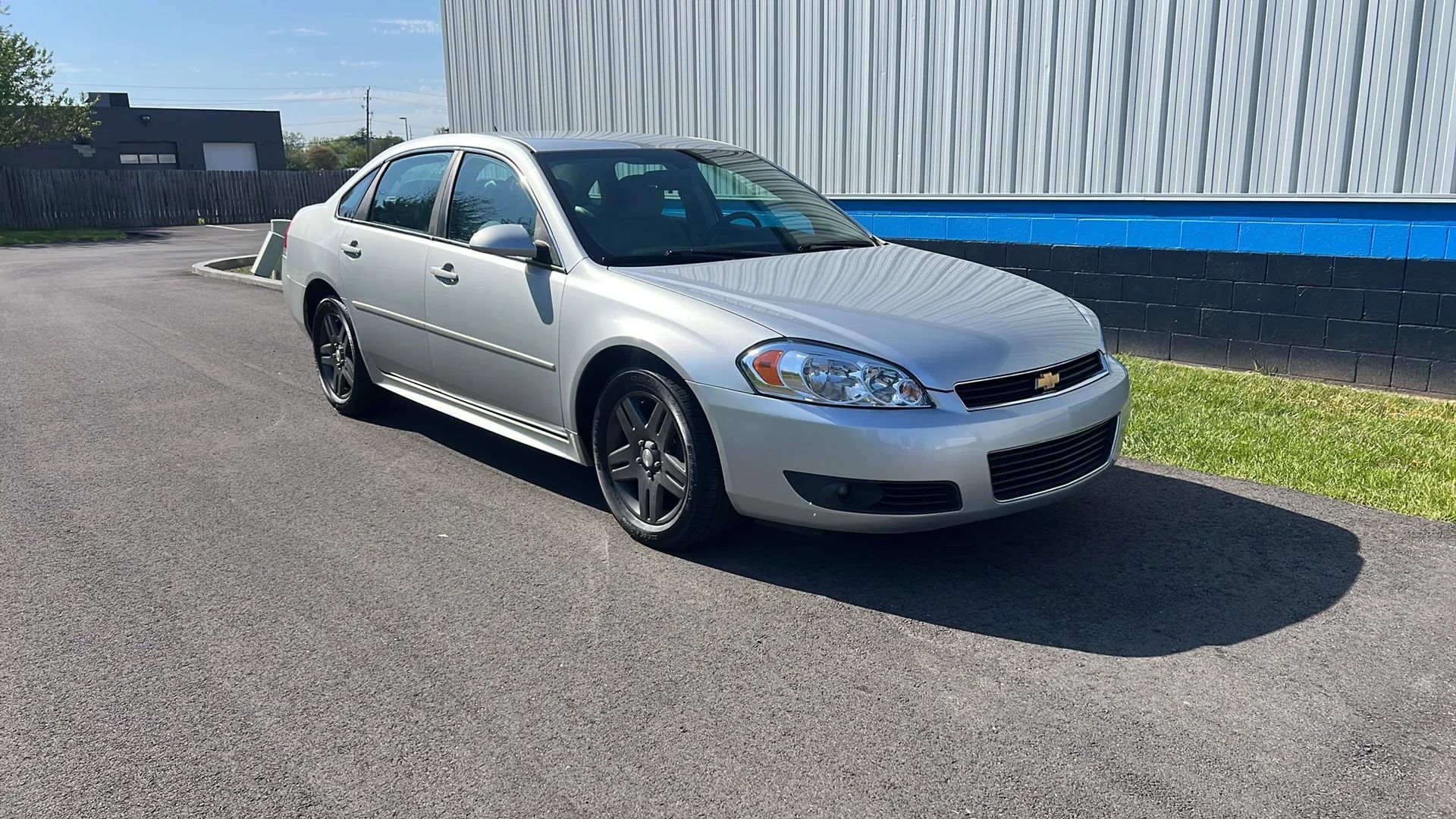 Used 2011 Chevrolet Impala LT FWD image 3
