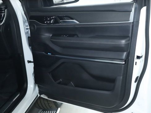 Used 2022 Jeep Grand Wagoneer Series II image 38