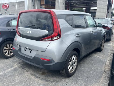 Used 2022 Kia Soul LX w/ Technology Package FWD image 6