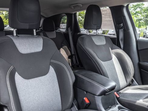 Used 2014 Jeep Cherokee Latitude FWD image 33
