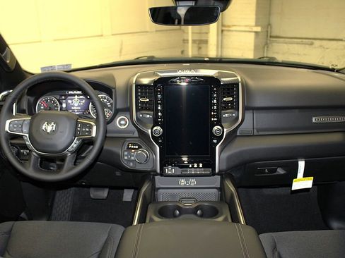 New 2026 RAM 1500 4x4 Crew Cab image 9