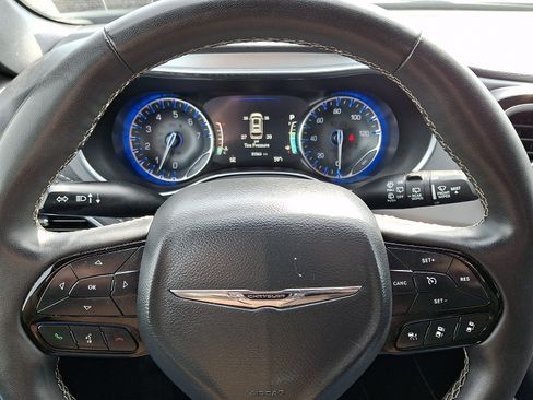 Used 2025 Chrysler Pacifica Limited FWD image 21