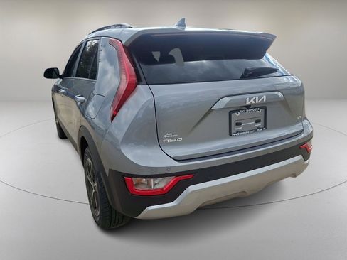 Used 2023 Kia Niro EX image 8