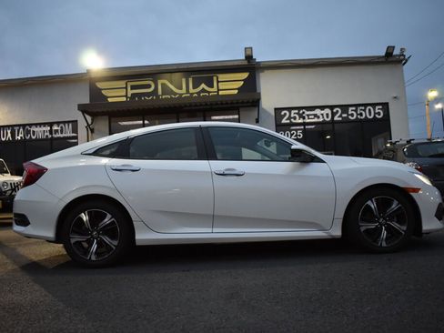 Used 2017 Honda Civic Touring image 12