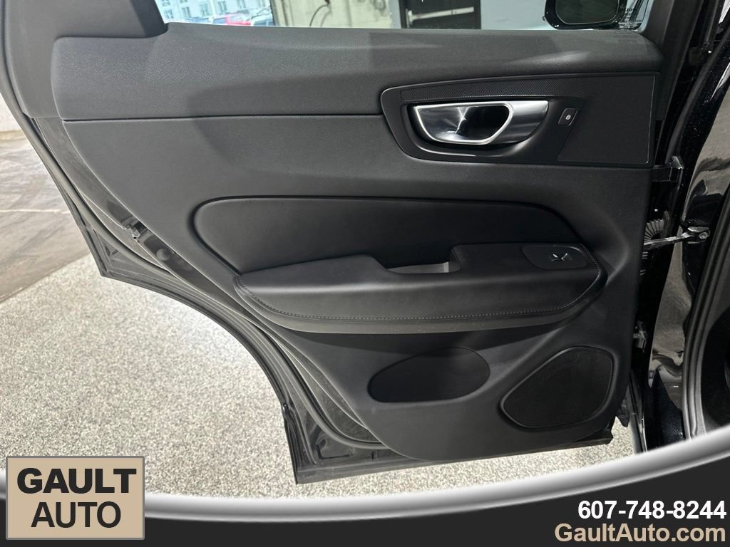 Used 2023 Volvo XC60 B5 Plus AWD/4WD image 14
