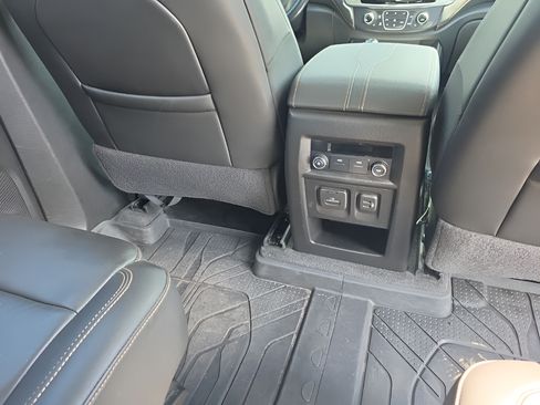Used 2020 Chevrolet Traverse LT w/ LT Premium Package AWD/4WD image 11