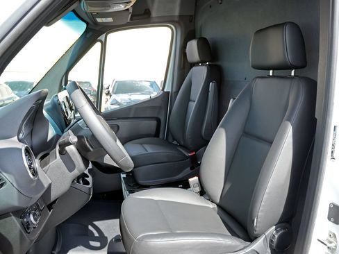 New 2025 Mercedes-Benz eSprinter 170 Cargo image 11