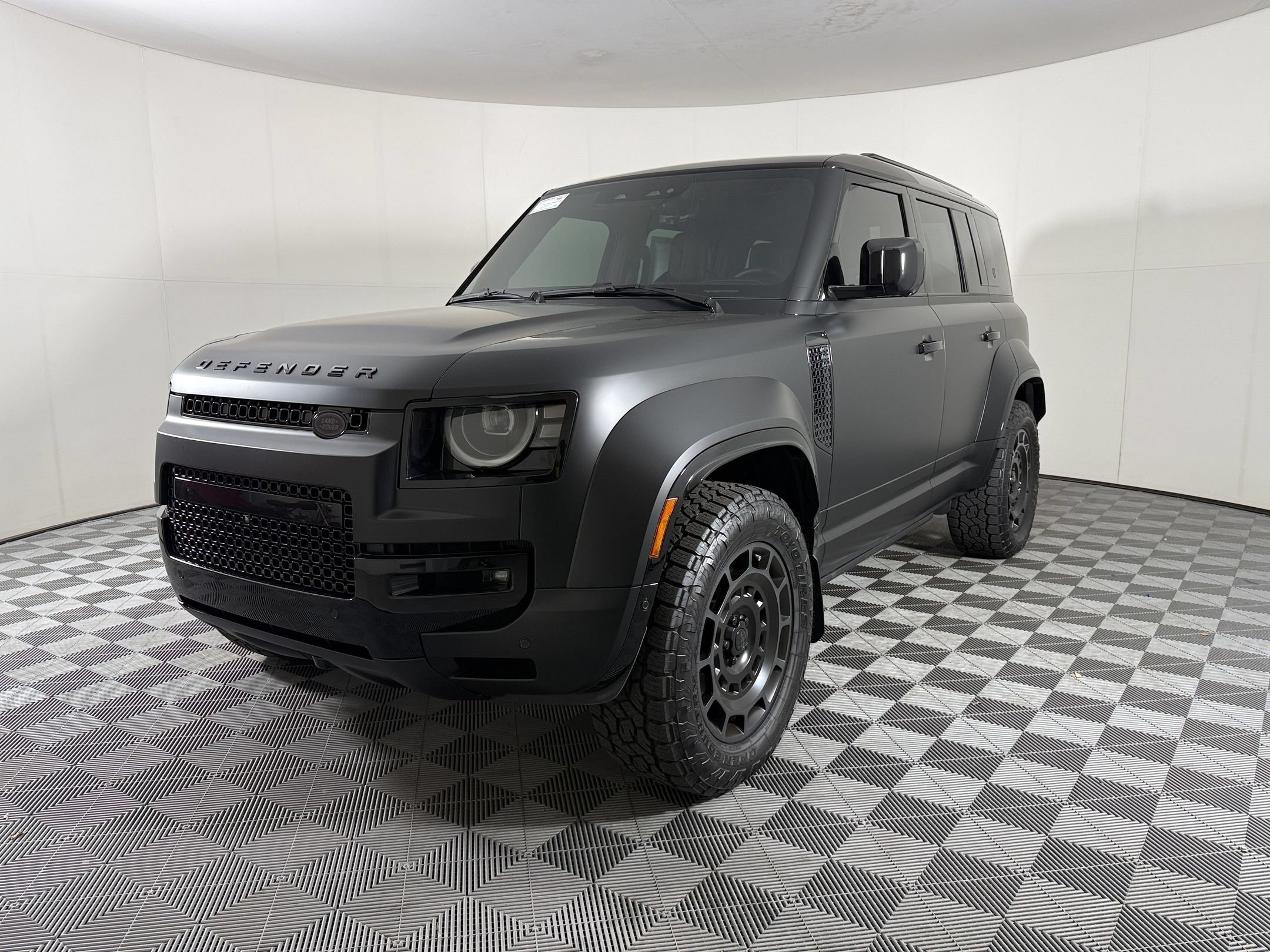 Used 2026 Land Rover Defender 110 OCTA AWD/4WD image 1