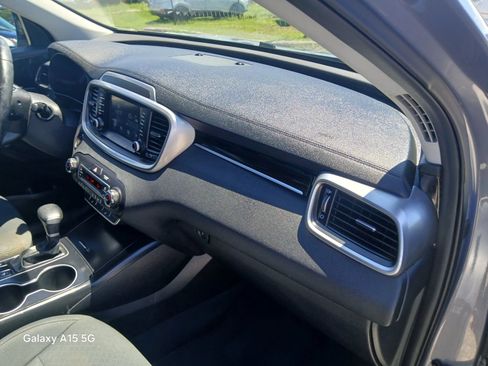 Used 2020 Kia Sorento S FWD image 17
