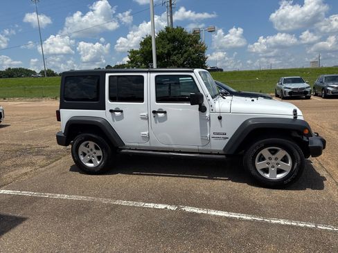Used 2018 Jeep Wrangler Unlimited Sport S AWD/4WD image 4