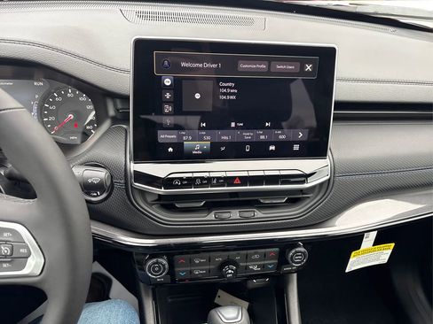 New 2026 Jeep Compass Latitude image 16