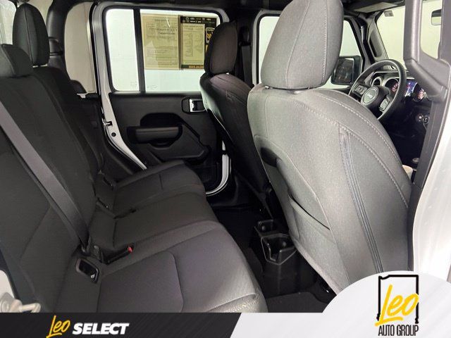 Used 2023 Jeep Gladiator Sport AWD/4WD image 19