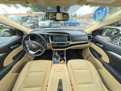 Used 2015 Toyota Highlander XLE AWD/4WD image 25