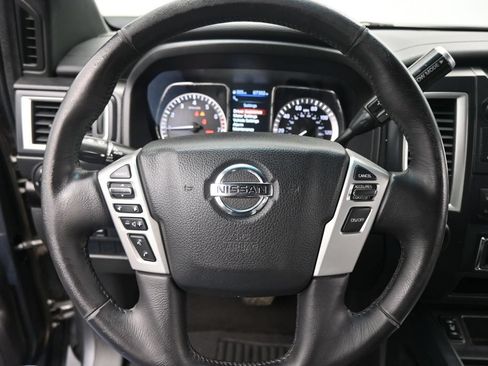 Used 2019 Nissan Titan SV w/ SV Convenience Package RWD image 15