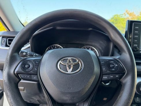 Used 2020 Toyota RAV4 XLE FWD image 12