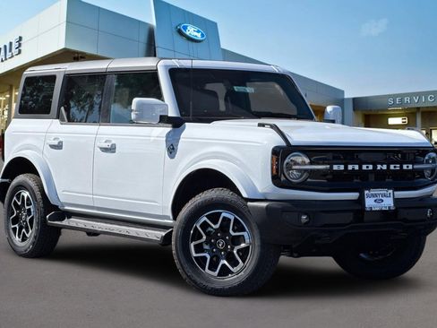 Used 2025 Ford Bronco Outer Banks image 2