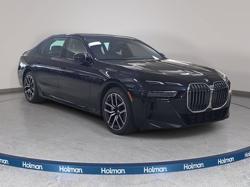 Used 2023 BMW 760i xDrive AWD/4WD image 4